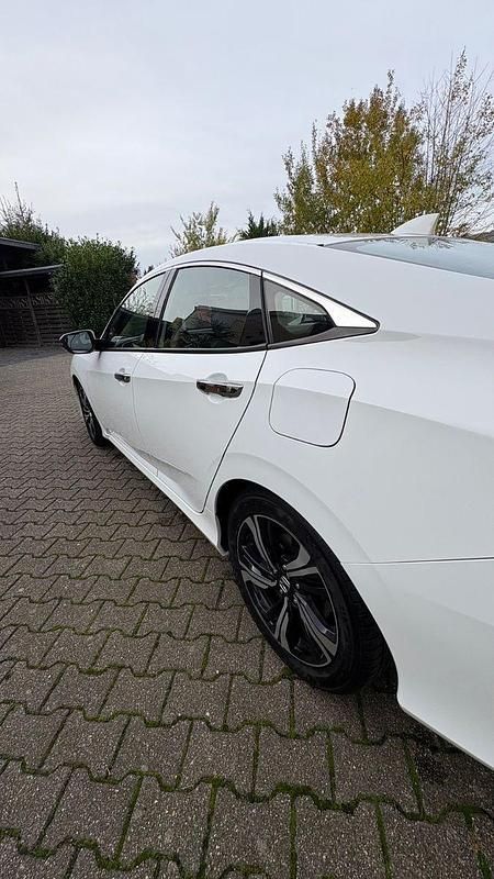 Gebraucht Honda Civic Prestige 182 PS (133 kW) 2018 Weiß Limousine