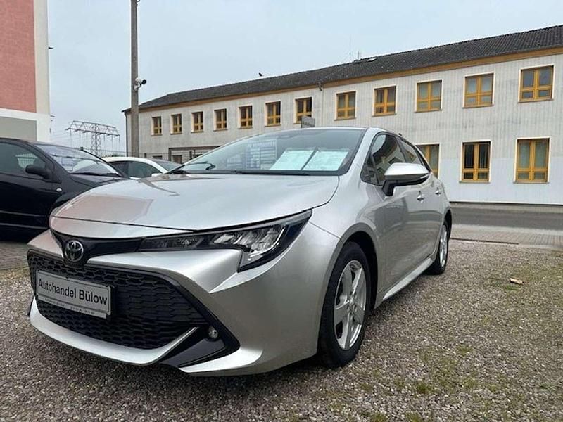 Precious silver Gebraucht 2019 Toyota Corolla Comfort Kleinwagen | 14.350 € (Fairer Preis) - Bild 1/4