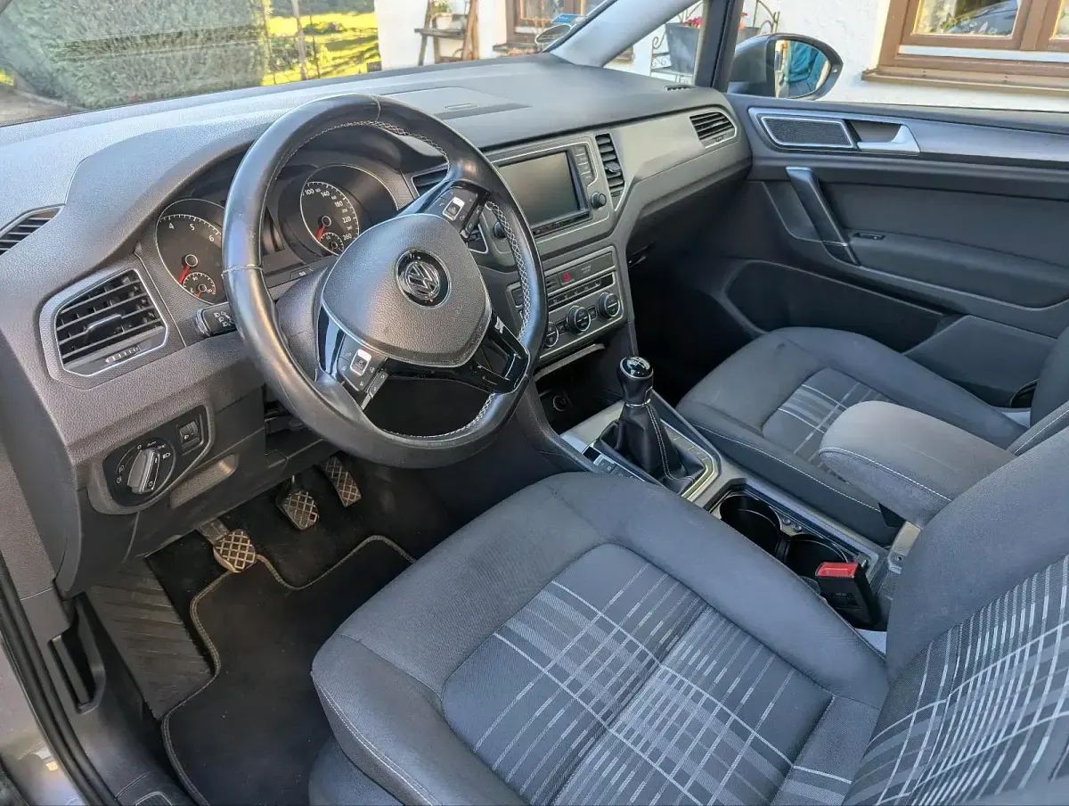 Gebraucht VW Golf VII LOUNGE 125 PS (91 kW) 2015 Grau Limousine