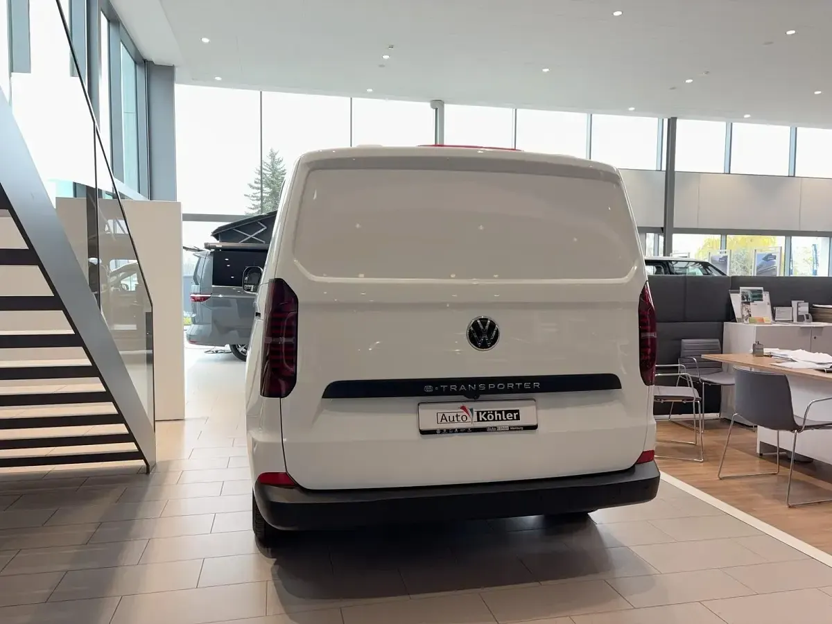 Neu VW T7 100 kW (136 PS) 2026 Clear white Van