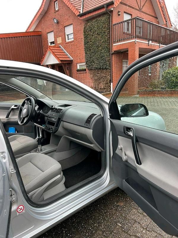 Gebraucht VW Polo 64 PS (47 kW) 2002 Silber Kleinwagen