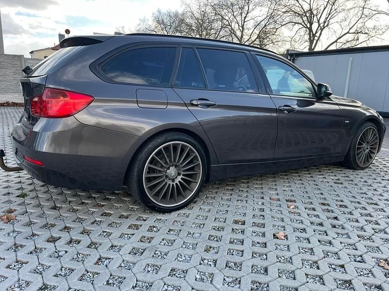 Gebraucht BMW 320 163 PS (119 kW) 2013 Grau Kombi