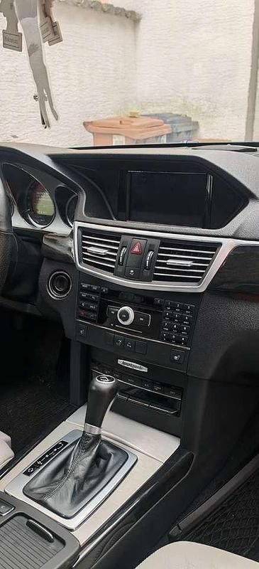 Gebraucht Mercedes E220 Avantgarde 170 PS (125 kW) 2009 Limousine