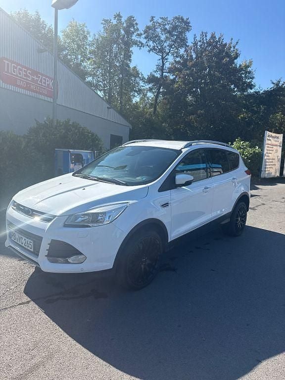 Gebraucht Ford Kuga Titanium 179 PS (131 kW) 2016 Weiß SUV