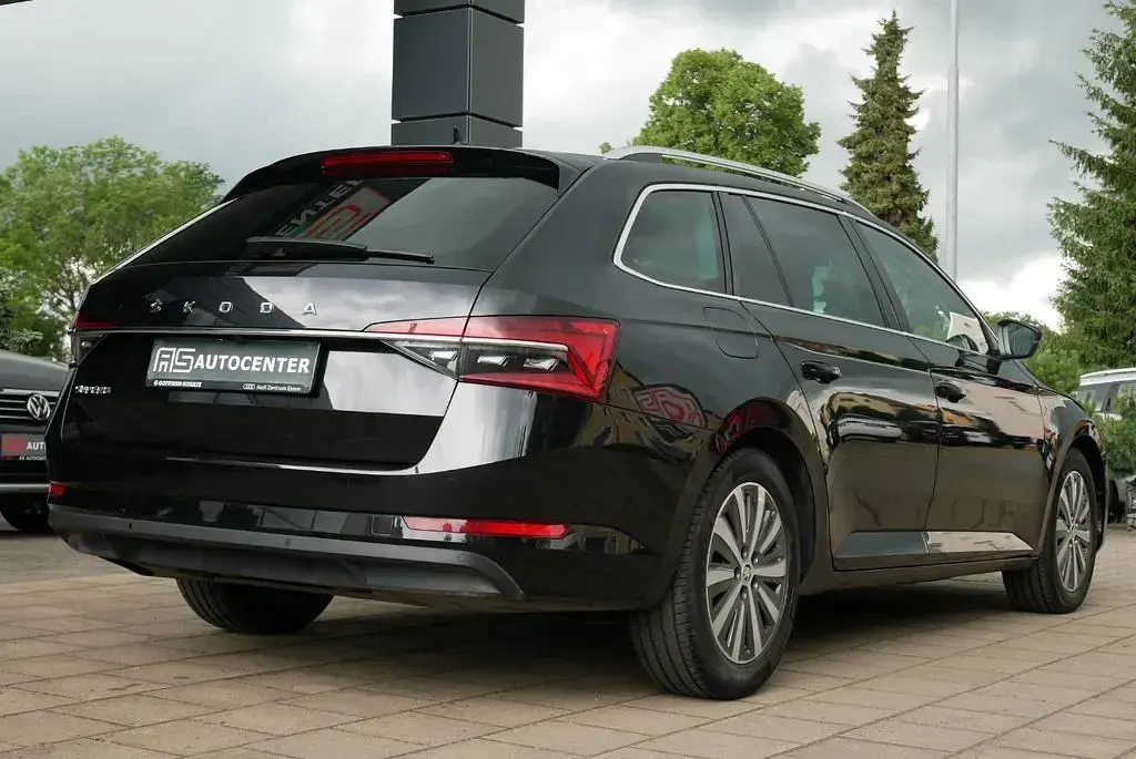 Gebraucht Skoda Superb Style 150 PS (110 kW) 2023 Schwarz Kombi