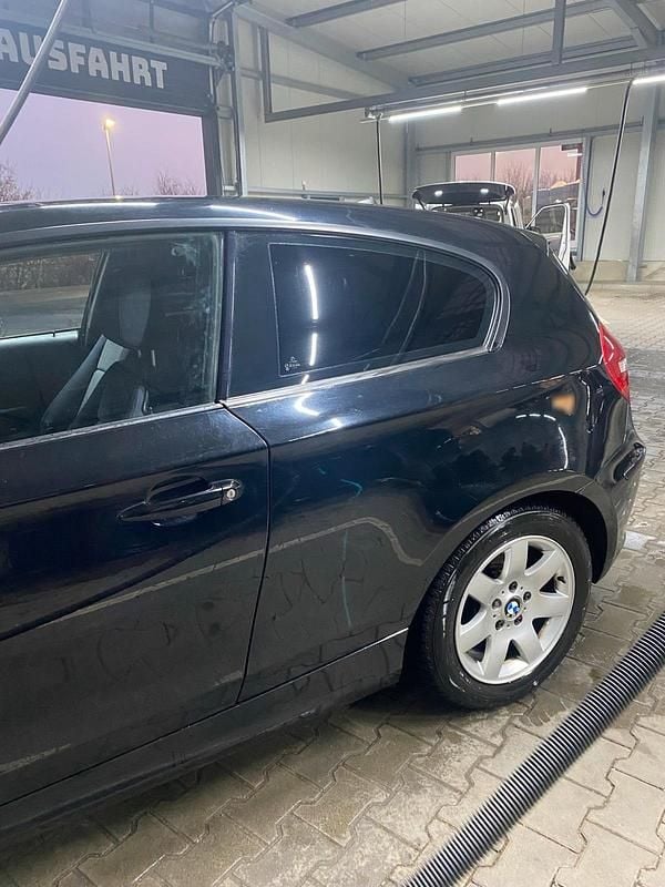 Gebraucht BMW 116 122 PS (89 kW) 2007 Schwarz Kleinwagen