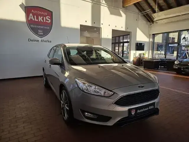 Usata Ford Focus 101 CV (74 kW) 2015 Argento Berlina