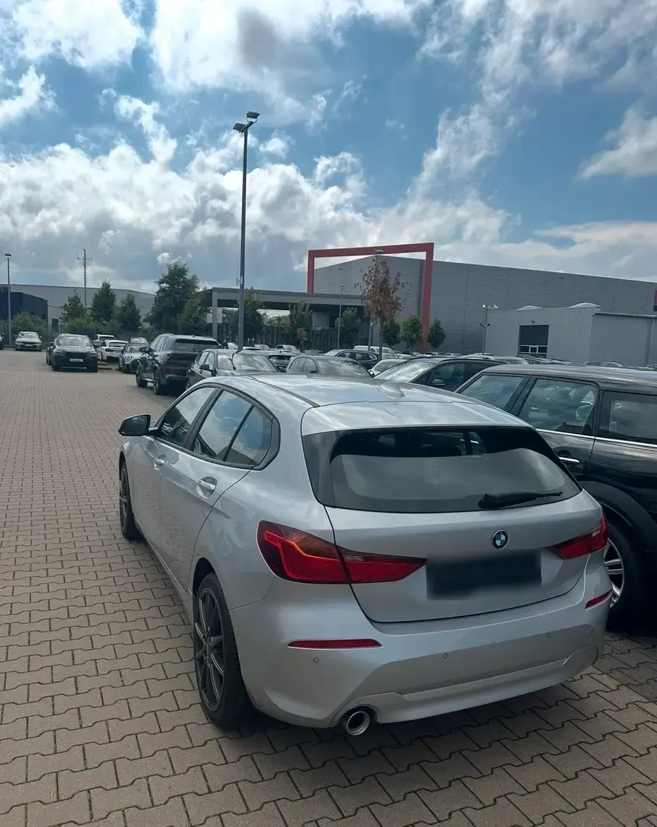 Gebraucht BMW 118 Advantage 136 PS (100 kW) 2021 Grau Limousine