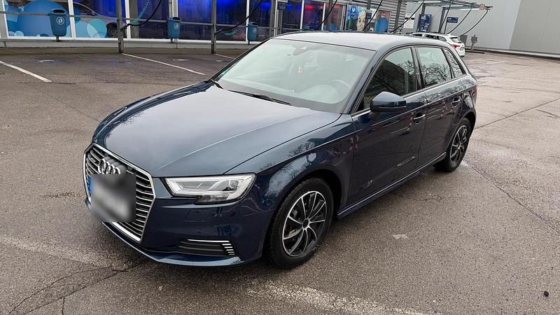 Blau Gebraucht 2020 Audi A3 Comfort Limousine | 17.999 € - Bild 1/4