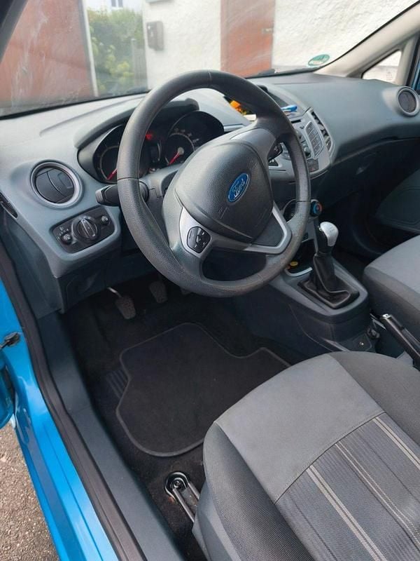 Blau Gebraucht 2009 Ford Fiesta Trend Kleinwagen | 4.100 € (Fairer Preis) - Bild 1/4