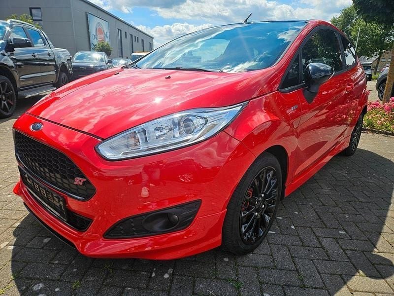 Race red Gebraucht 2017 Ford Fiesta ST-Line Kleinwagen | 8.990 € (Guter Preis) - Bild 1/4