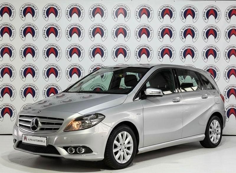 Gebraucht Mercedes B200 156 PS (114 kW) 2012 Silber Van / Kleinbus