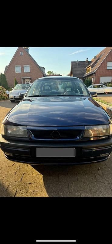 Andere farben Gebraucht 1995 Opel Vectra Sport Limousine | 5.999 € - Bild 1/4
