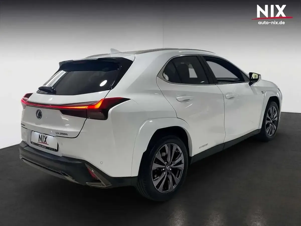 Gebraucht Lexus UX 250h Sport Line 184 PS (135 kW) 2022 Weiß SUV