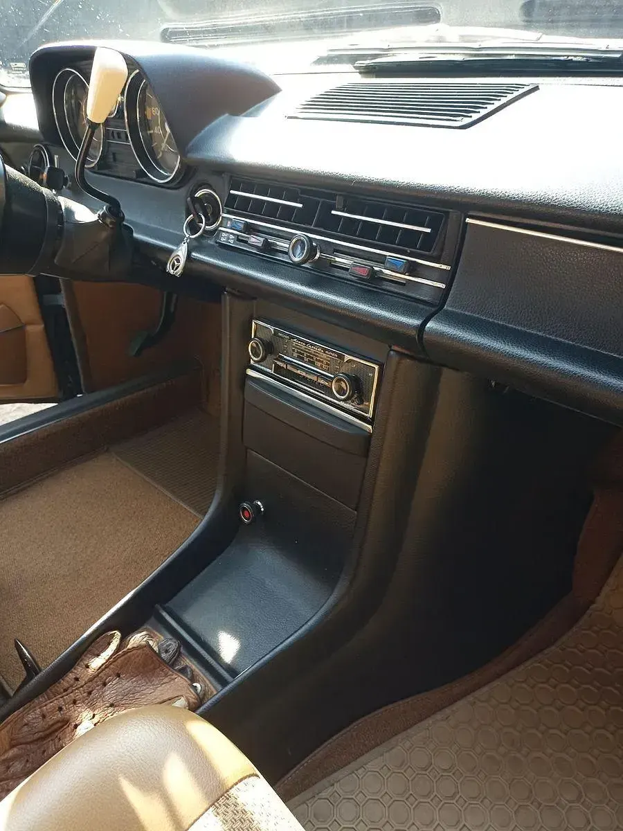 Gebraucht Mercedes 200/8 95 PS (69 kW) 1975 Blau Limousine