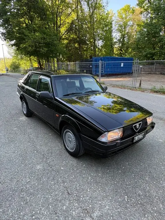 Gebraucht Alfa Romeo 75 145 PS (106 kW) 1990 Schwarz Limousine
