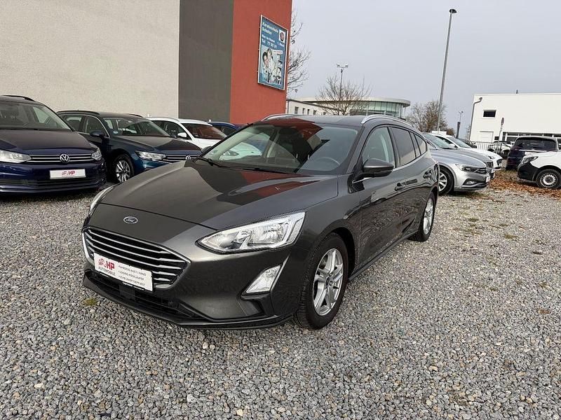 Grau Gebraucht 2019 Ford Focus Cool & Connect Limousine | 10.999 € (Guter Preis) - Bild 1/4