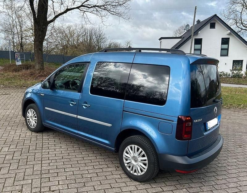 Gebraucht VW Caddy Trendline 102 PS (75 kW) 2017 Blau Van / Kleinbus