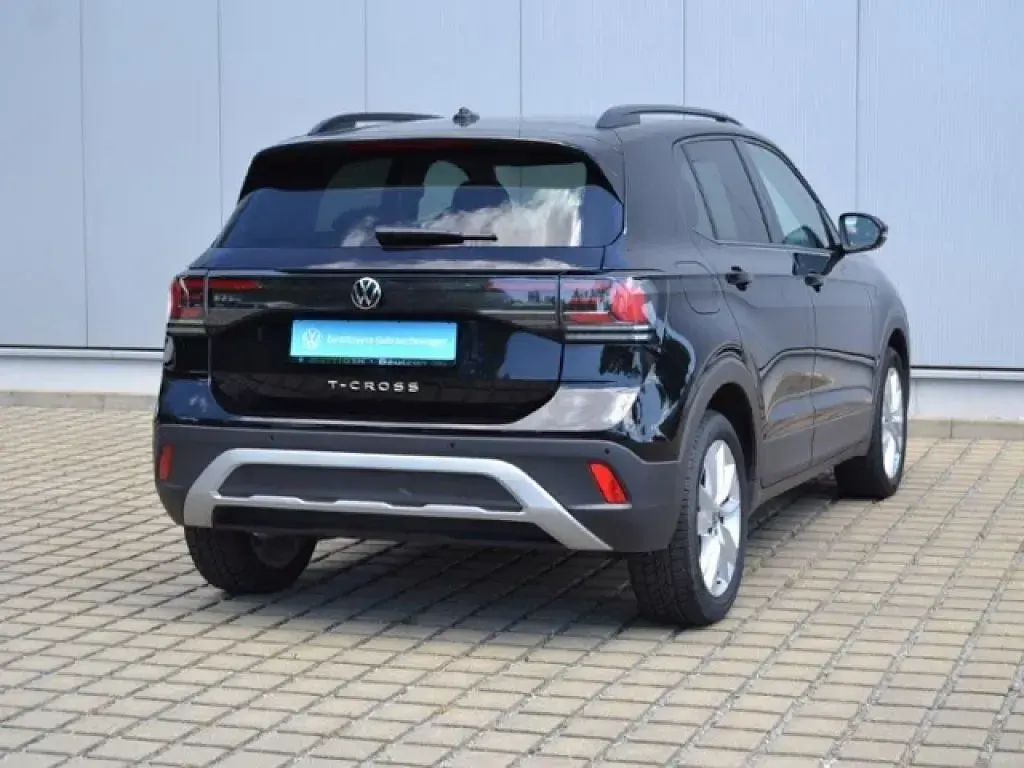 Gebraucht VW T-Cross Life 116 PS (85 kW) 2024 Deep black perleffekt (metallic) SUV