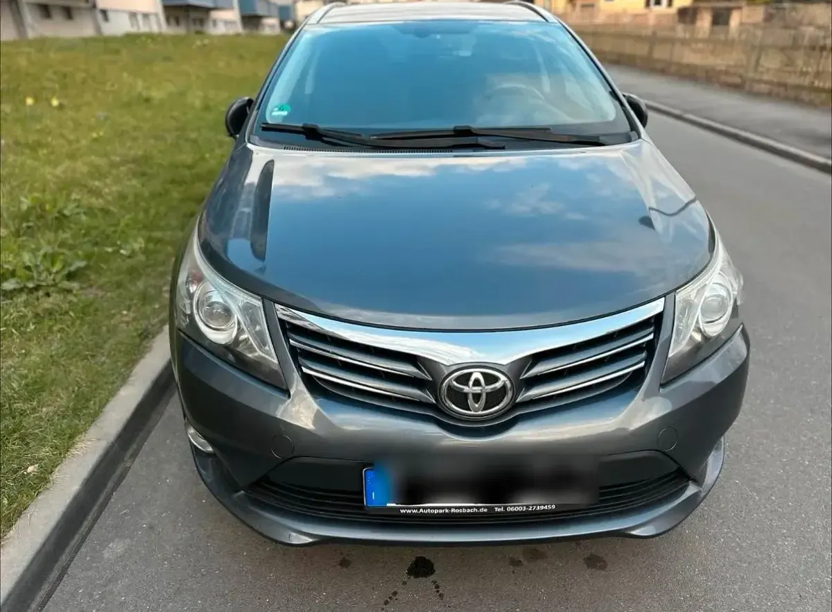Gebraucht Toyota Avensis 150 PS (110 kW) 2012 Blau Kombi