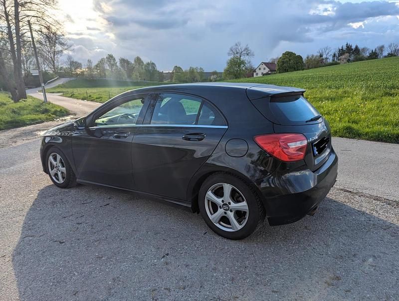 Gebraucht Mercedes A200 160 PS (117 kW) 2012 Schwarz Kleinwagen
