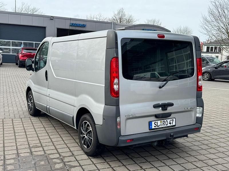 Gebraucht Opel Vivaro 90 PS (66 kW) 2014 Silber Van / Kleinbus