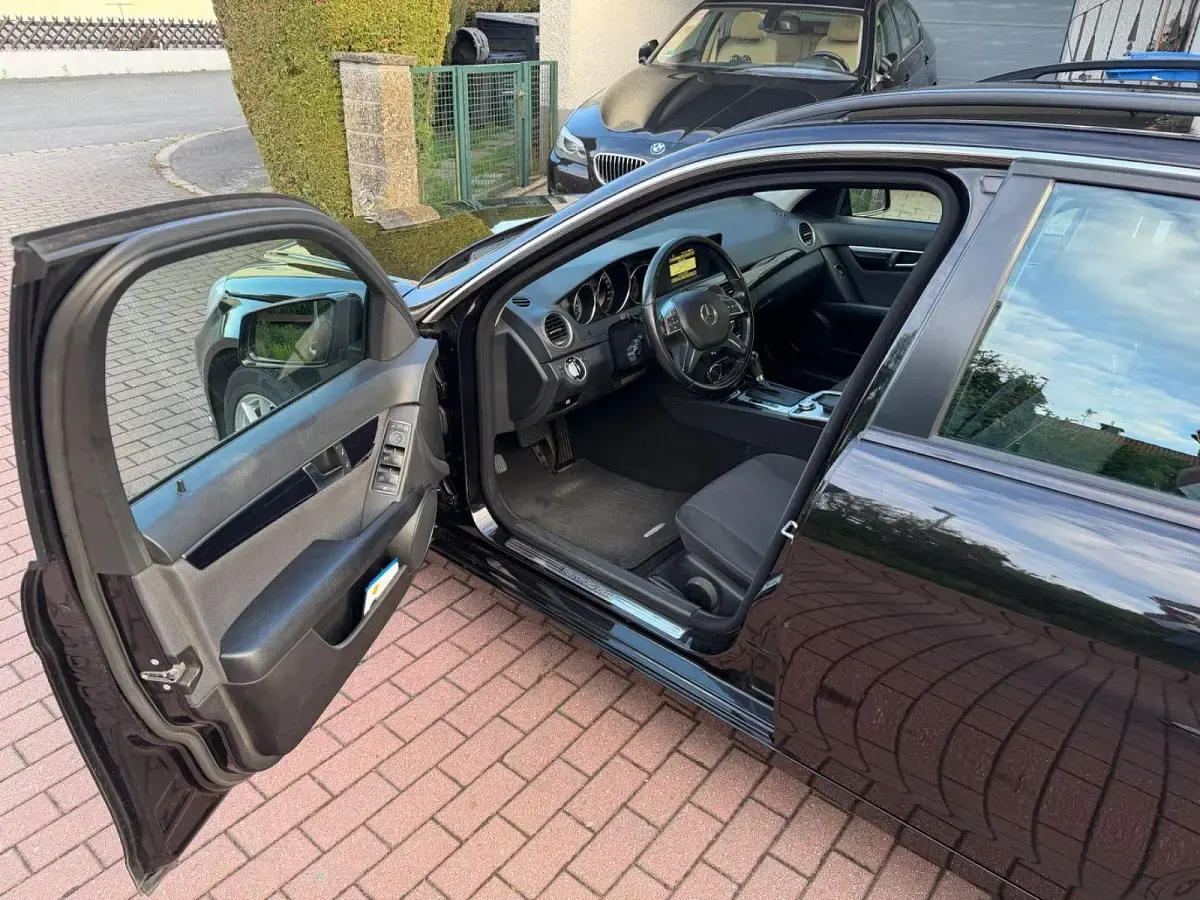 Gebraucht Mercedes C200 136 PS (100 kW) 2011 Schwarz Kombi