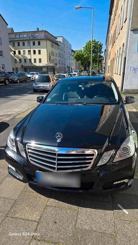 Schwarz Gebraucht 2009 Mercedes E350 Limousine | 8.000 € (Guter Preis) - Bild 1/4