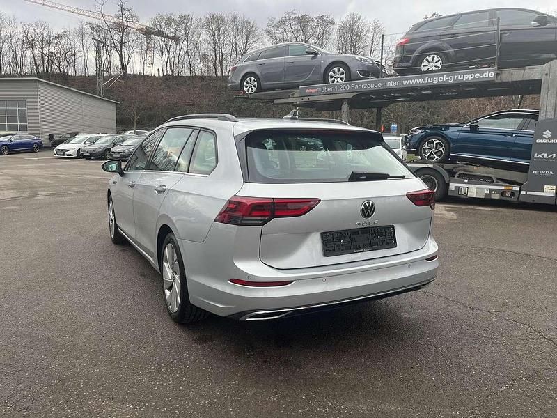 Gebraucht VW Golf VIII Style 131 PS (96 kW) 2021 Reflexsilber metallic Kombi