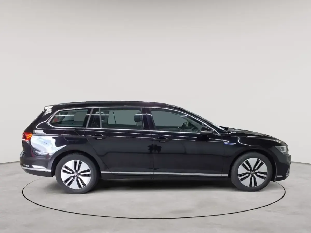 Gebraucht VW Passat GTE 156 PS (114 kW) 2022 Deep black perleffekt Kombi
