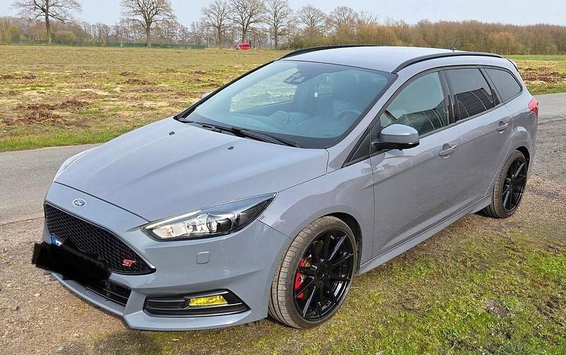 Gebraucht Ford Focus Sport 250 PS (183 kW) 2017 Grau Limousine