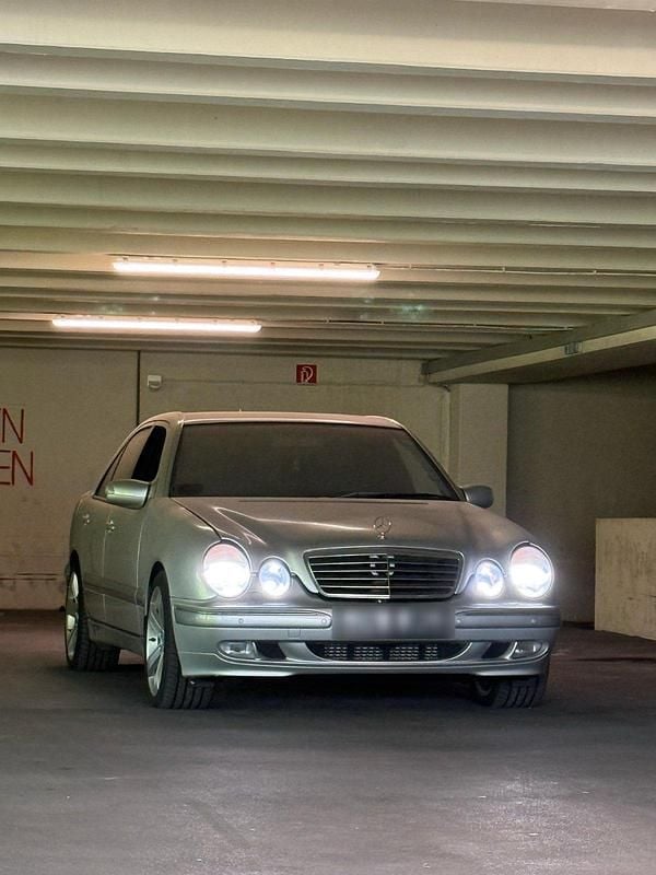Gebraucht Mercedes E270 173 PS (127 kW) 2000 Silber Limousine