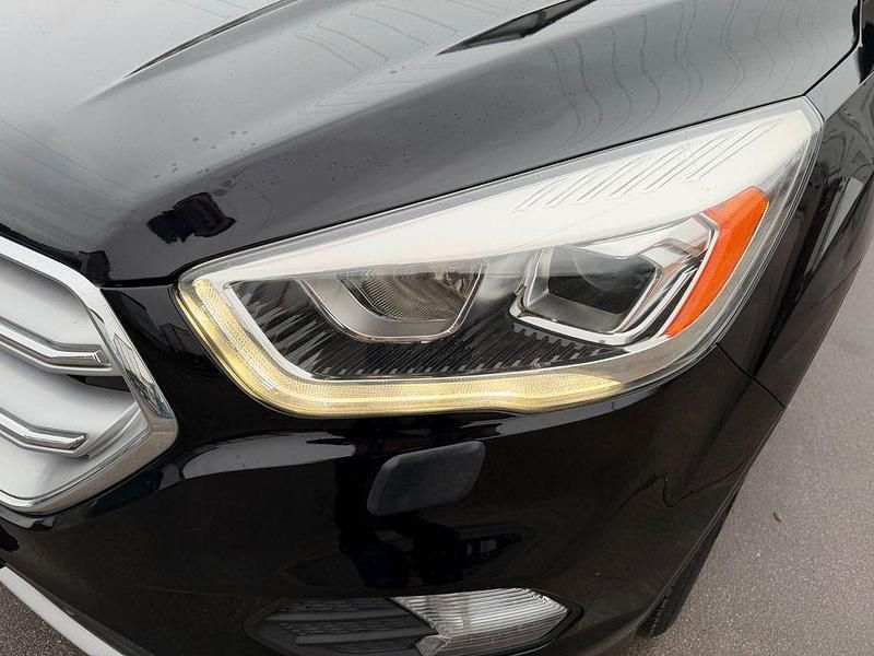 Gebraucht Ford Kuga Titanium 150 PS (110 kW) 2017 Schwarz SUV