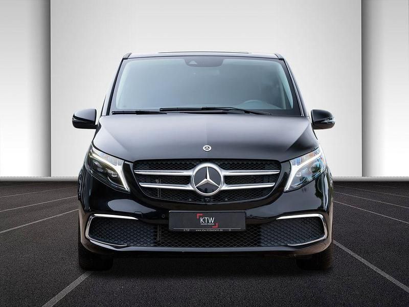 Gebraucht Mercedes V300 Avantgarde 237 PS (174 kW) 2023 Obsidianschwarz Van / Kleinbus