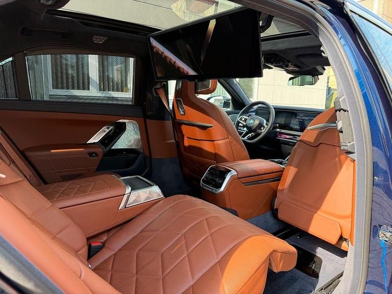 Gebraucht BMW M760e Performance 571 PS (419 kW) 2024 Blau Limousine