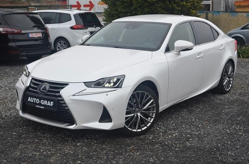 Weiß Gebraucht 2019 Lexus IS300h Luxury Line Limousine | 22.990 € (Fairer Preis) - Bild 1/4