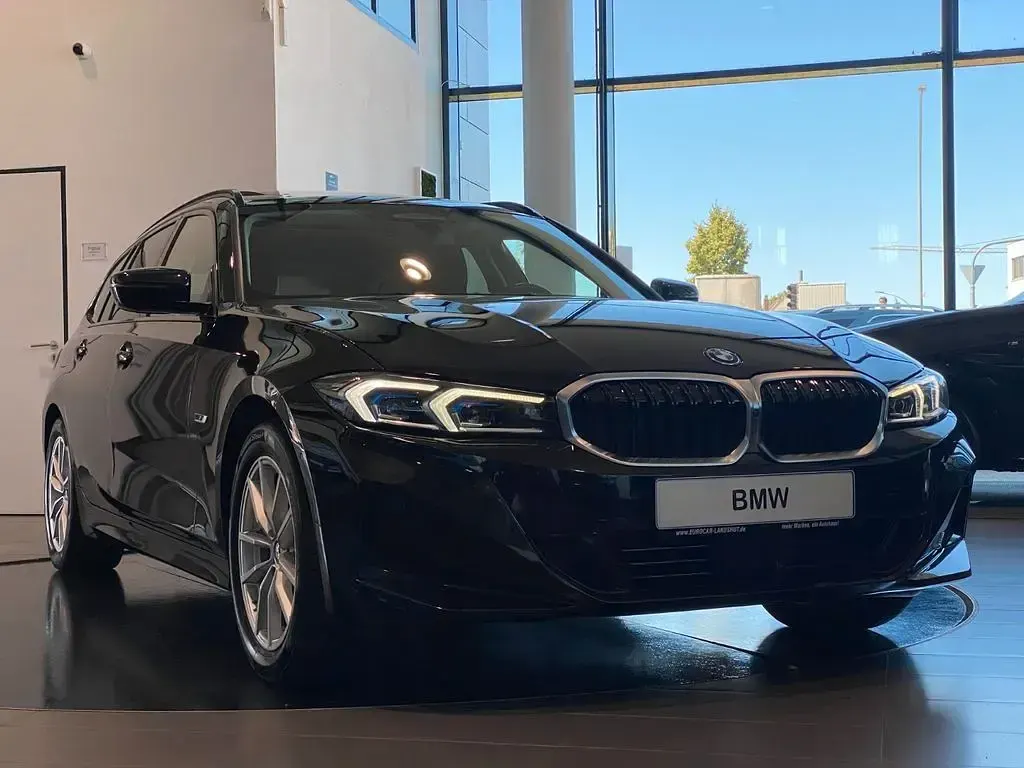 Gebraucht BMW 330e 292 PS (214 kW) 2023 Schwarz Limousine