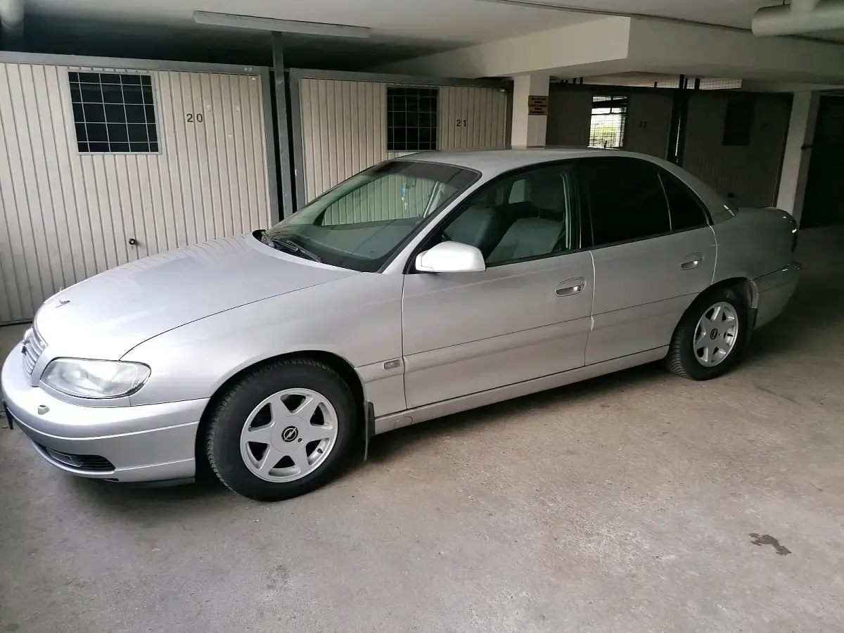 Second-hand Opel Omega 144 CP (105 kW) 2001 Argintiu Berlinǎ