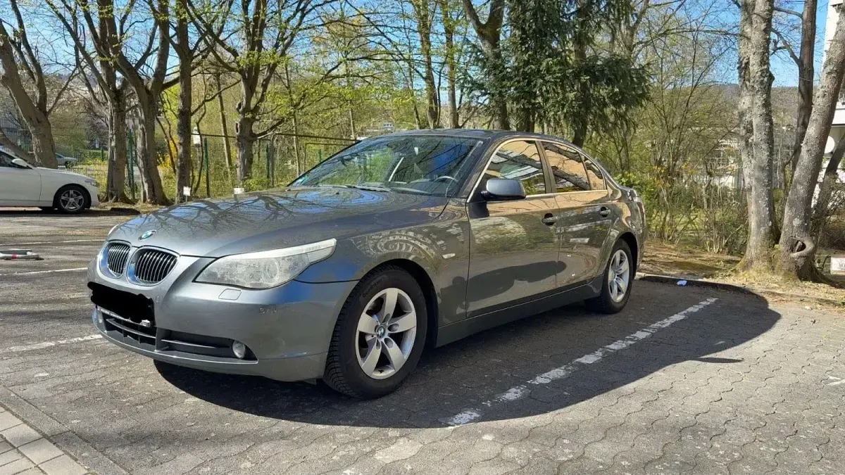 Gebraucht BMW 523 177 PS (130 kW) 2007 Grau Limousine