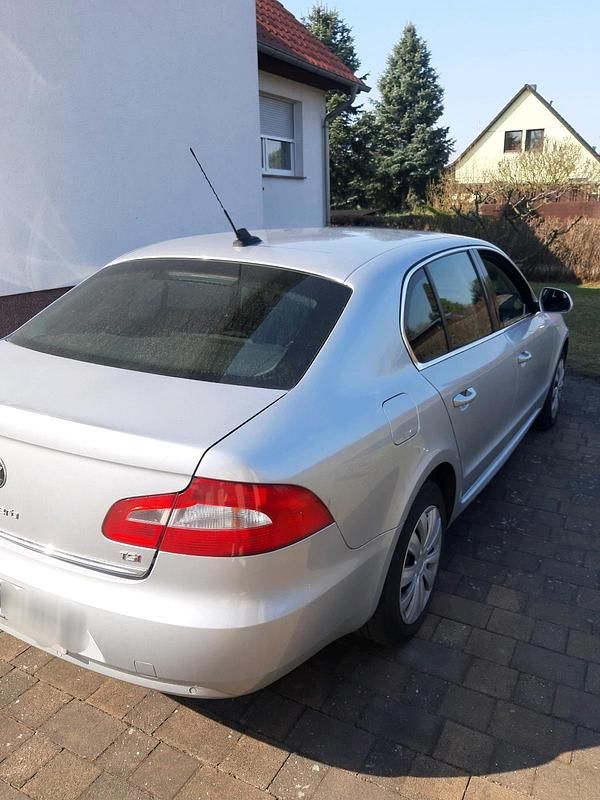 Gebraucht Skoda Superb 160 PS (117 kW) 2008 Silber Limousine