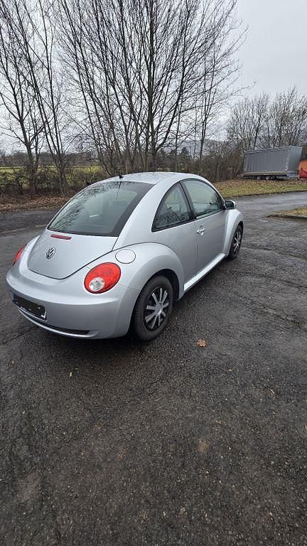Gebraucht VW New Beetle 102 PS (75 kW) 2010 Silber Kleinwagen