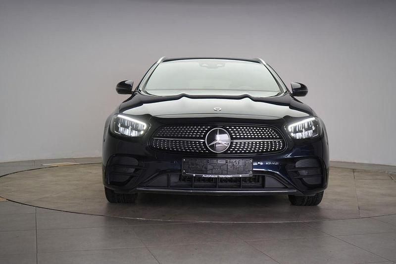 Gebraucht Mercedes E300 AMG 211 PS (155 kW) 2022 Blau Limousine