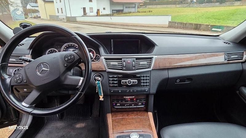 Gebraucht Mercedes E300 Elegance 231 PS (169 kW) 2012 Schwarz Limousine