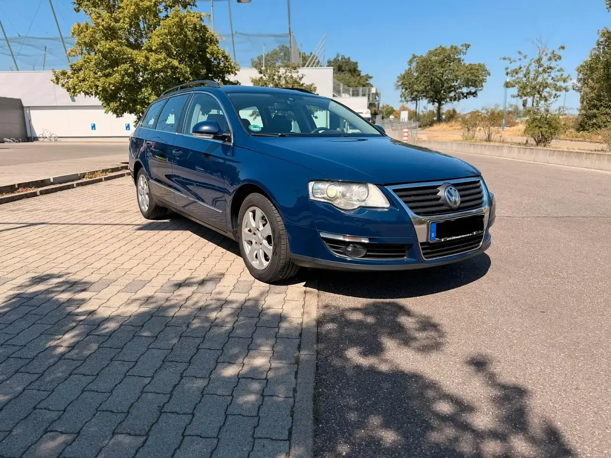 Gebraucht VW Passat 140 PS (102 kW) 2007 Blau Kombi