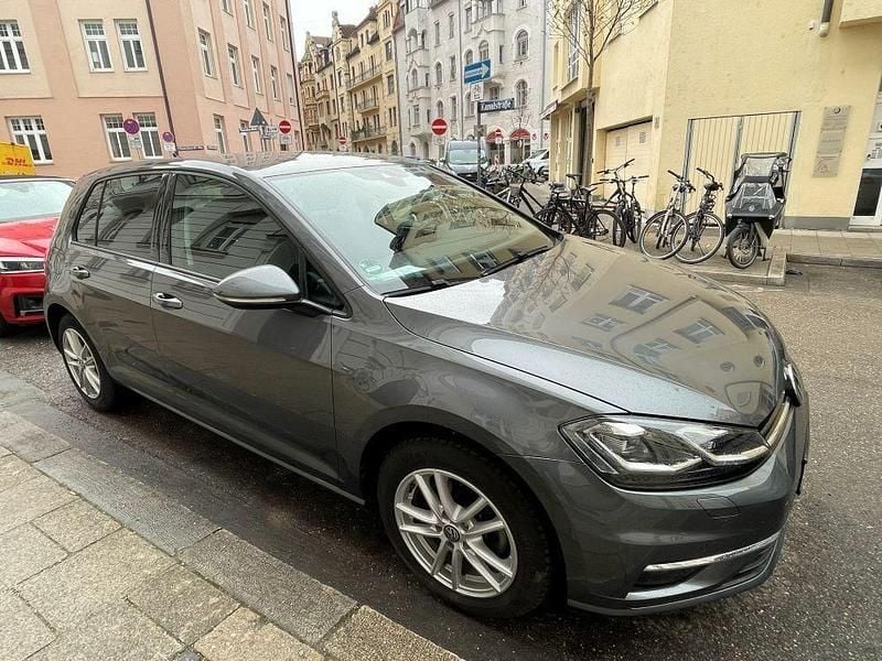 Gebraucht VW Golf VII Highline 150 PS (110 kW) 2019 Grau Limousine