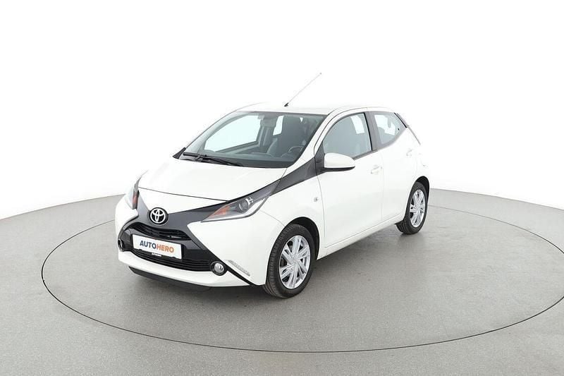 Weiß Gebraucht 2016 Toyota Aygo X-play Kleinwagen | 8.250 € (Fairer Preis) - Bild 1/3