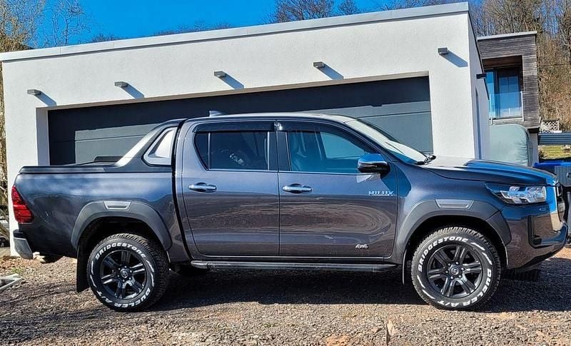 Schwarz Gebraucht 2024 Toyota HiLux Abholung | 51.900 € (Guter Preis) - Bild 1/1