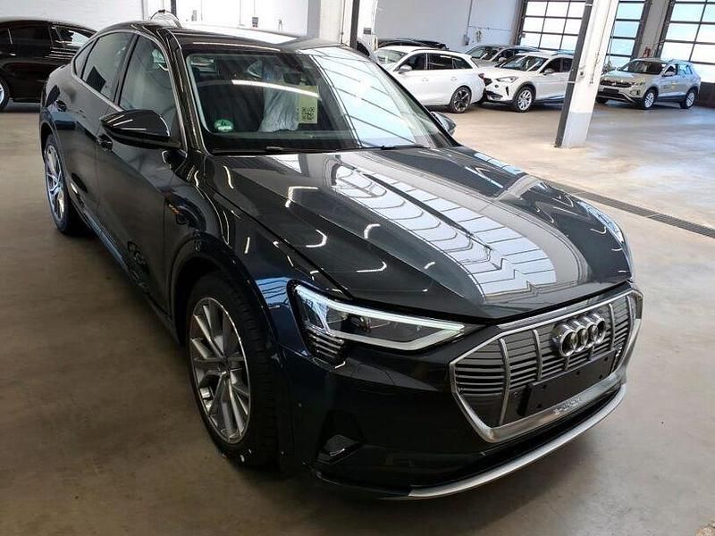 Grau Gebraucht 2023 Audi e-tron Advanced SUV | 31.989 € (Superpreis) - Bild 1/3