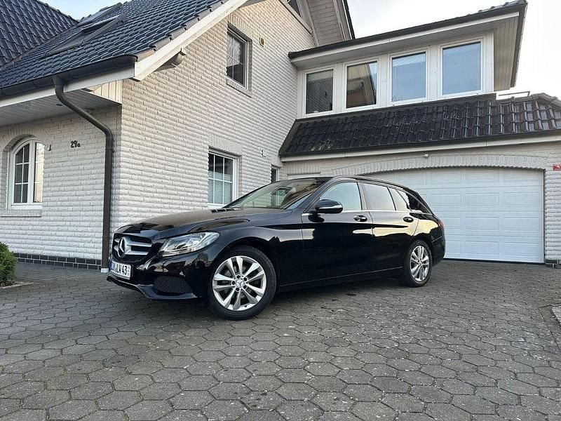 Gebraucht Mercedes C220 170 PS (125 kW) 2015 Schwarz Limousine