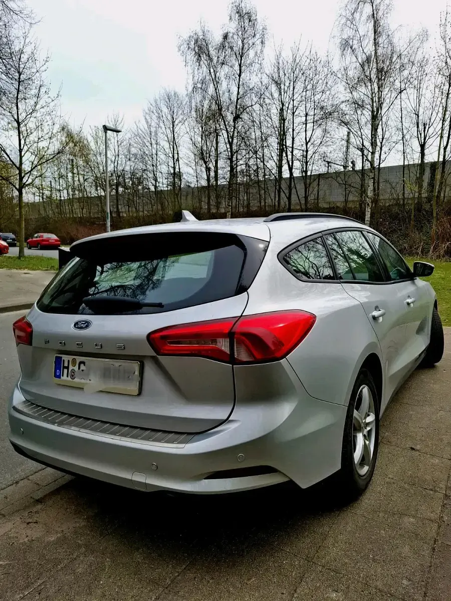 Gebraucht Ford Focus 95 PS (69 kW) 2018 Silber Kombi